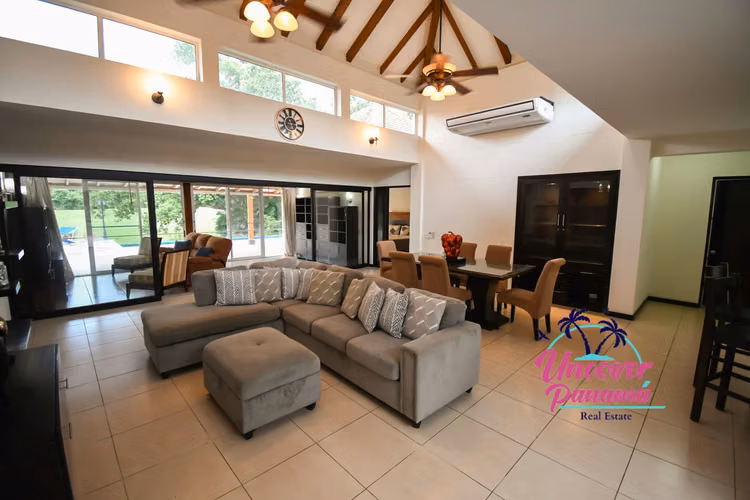 Villa de un nivel con piscina privada en Costa Blanca Decameron