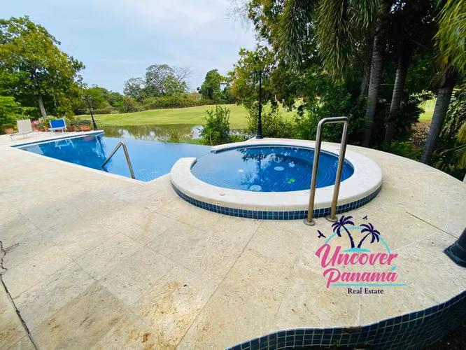 Villa de un nivel con piscina privada en Costa Blanca Decameron