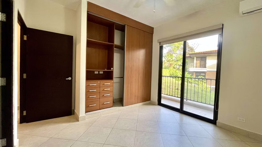 P. H. Embassy Club, Apartamento Garden en Venta, Clayton, Ancón, Panamá JC