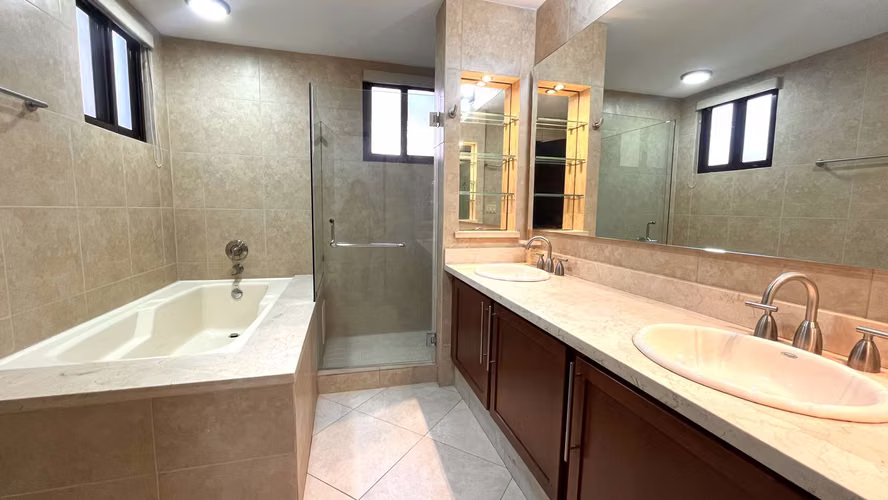 P. H. Embassy Club, Apartamento Garden en Venta, Clayton, Ancón, Panamá JC