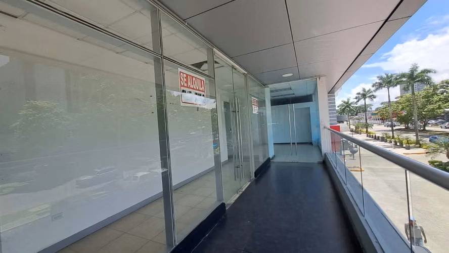 Alquiler de Local comercial en Costa del Este, PH Green Plaza, 105m2
