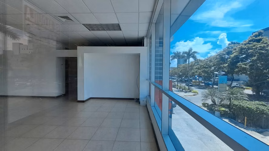 Alquiler de Local comercial en Costa del Este, PH Green Plaza, 105m2