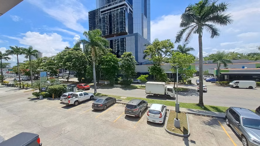 Alquiler de Local comercial en Costa del Este, PH Green Plaza, 105m2