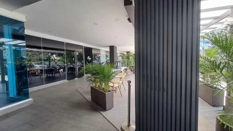Alquiler de Local comercial en Costa del Este, PH Green Plaza, 105m2