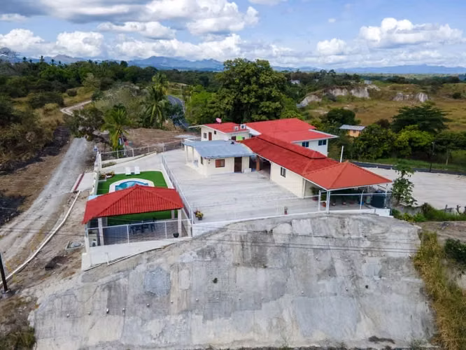FINCA COMERCIAL RESIDENCIAL EN LA PANAMERICANA FRENTE A PLAYA CORONA