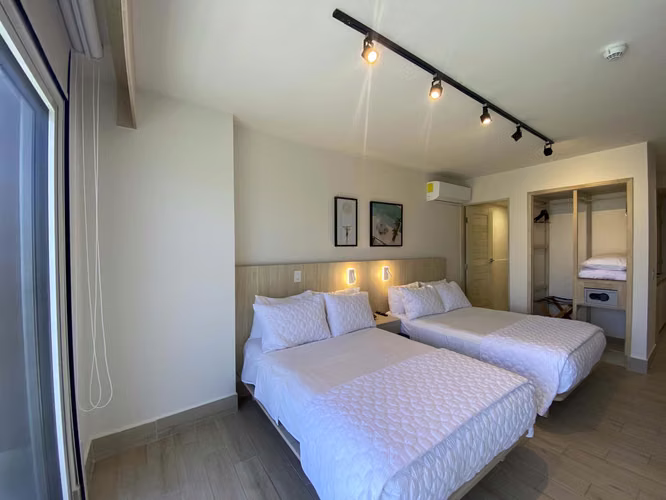Apartamento en Surfside en Venta: Oportunidad de Inversión