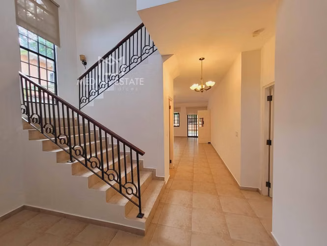 ALQUILER DE CASA EN CLAYTON VILLAGE – EXCLUSIVA RESIDENCIA CON JARDÍN