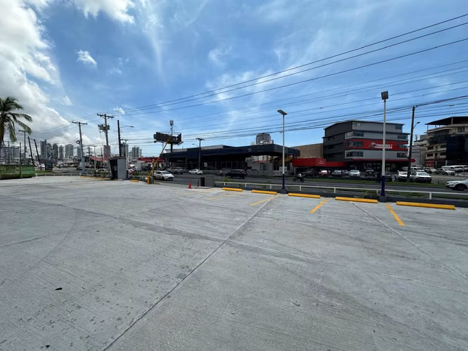 Alquiler de Local comercial en la Transístmica, Panamá Plaza, 330m2