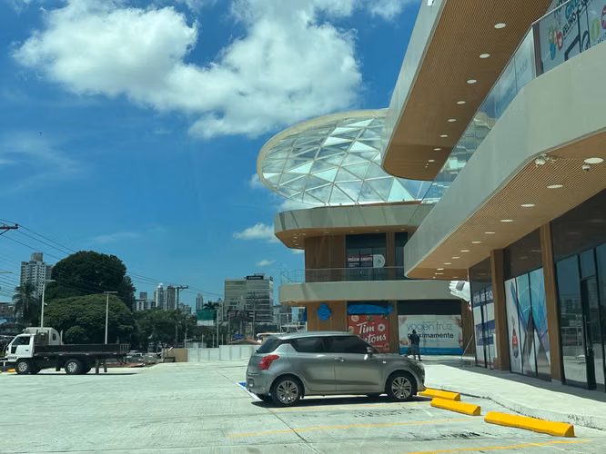 Alquiler de Local comercial en la Transístmica, Panamá Plaza, 330m2