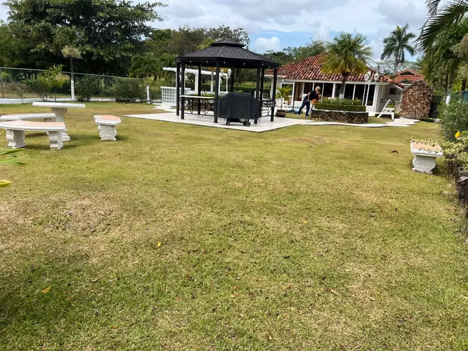 Espectacular Casa en Playa Coronado con Amplio Terreno y Piscina - Imagen 2