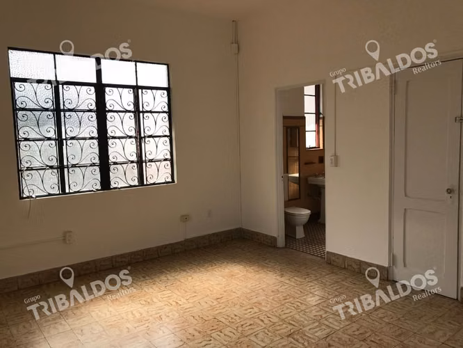 VENTA DE EDIFICIO EN BELLA VISTA CON TRES AMPLIOS APARTAMENTOS