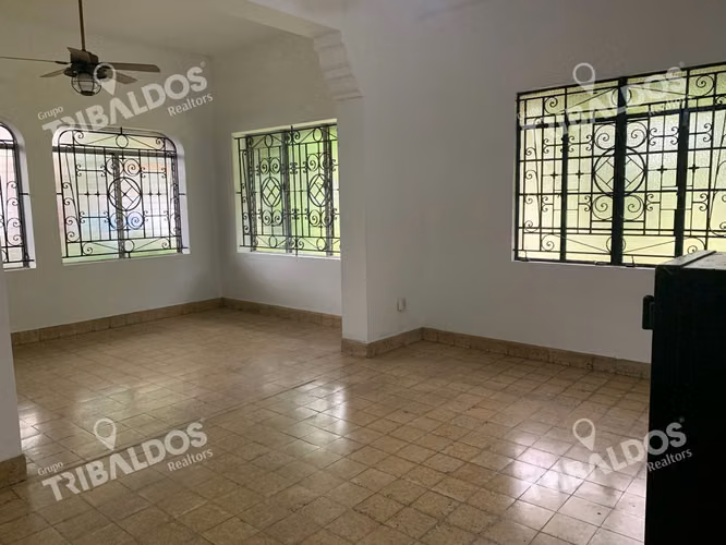 VENTA DE EDIFICIO EN BELLA VISTA CON TRES AMPLIOS APARTAMENTOS