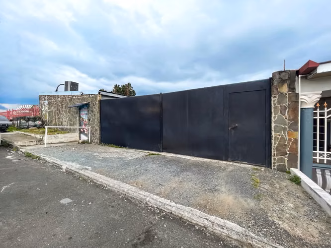 Terreno con Galera Abierta en Venta en Juan Díaz con Zonificación Mixta 1ZM6