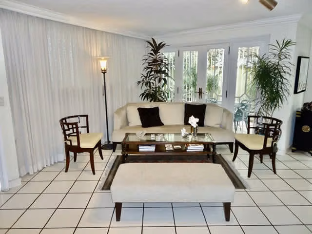 CASA EN VENTA o ALQUILER- MARBELLA - COMERCIAL ID 23111