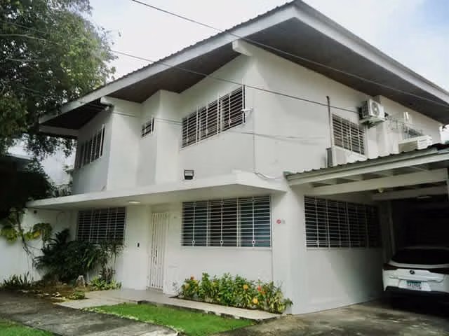 CASA EN VENTA o ALQUILER- MARBELLA - COMERCIAL ID 23111