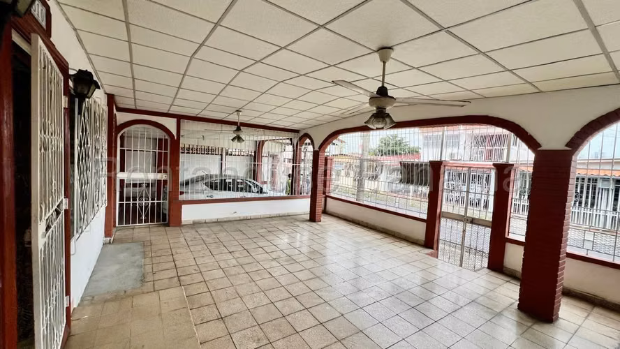 Venta de Casa con 285 m2 de Terreno en Villa Cáceres, Betania 26-2882GG