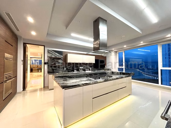 Venta de Apartamento de 718 m2 en PH Marea 2, Costa del Este 26-2043GG