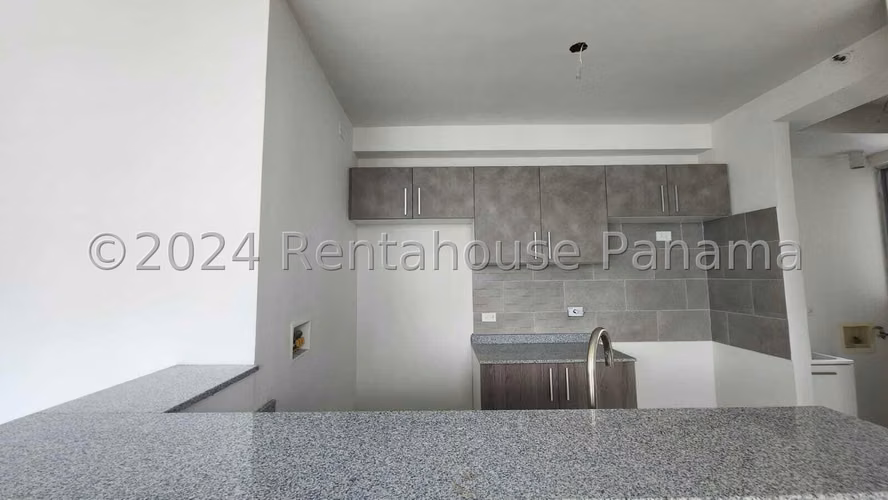 Venta de Apartamento de 97 m2 en PH Cresta View, La Cresta 24-7048GG