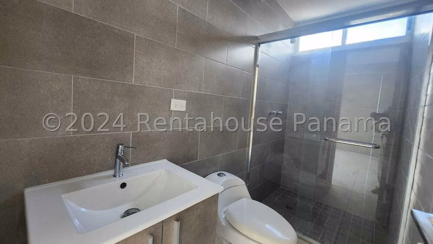 Venta de Apartamento de 97 m2 en PH Cresta View, La Cresta 24-7048GG