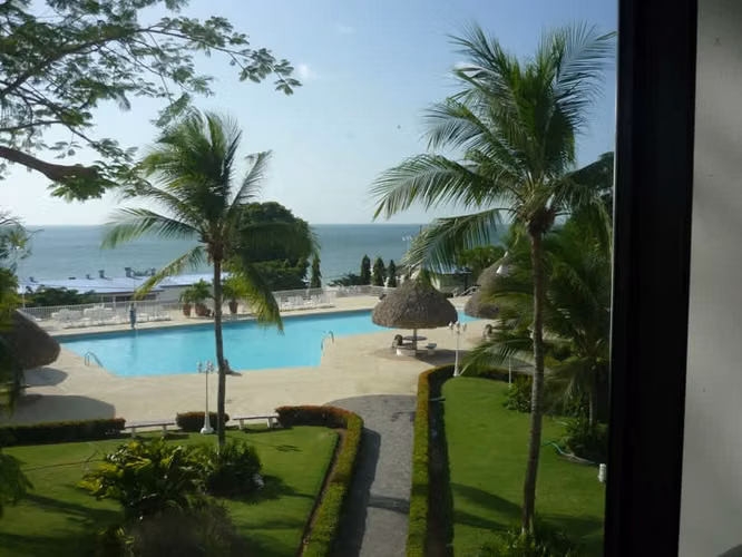 APTO. EN CORONADO  EXCELENTE Y COMODO 195MTS.