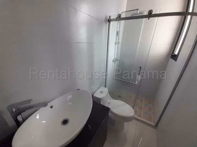 Venta de Apartamento a Estrenar en PH Carreras El Carmen 25-7417GG