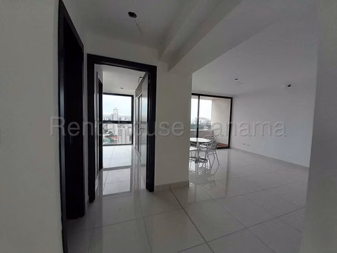 Venta de Apartamento a Estrenar en PH Carreras El Carmen 25-7417GG