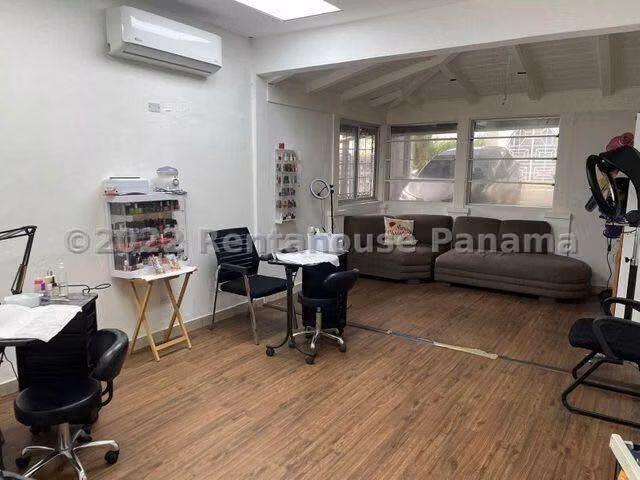 Venta de Casa con 420 m2 de Terreno en San Francisco 26-3313GG