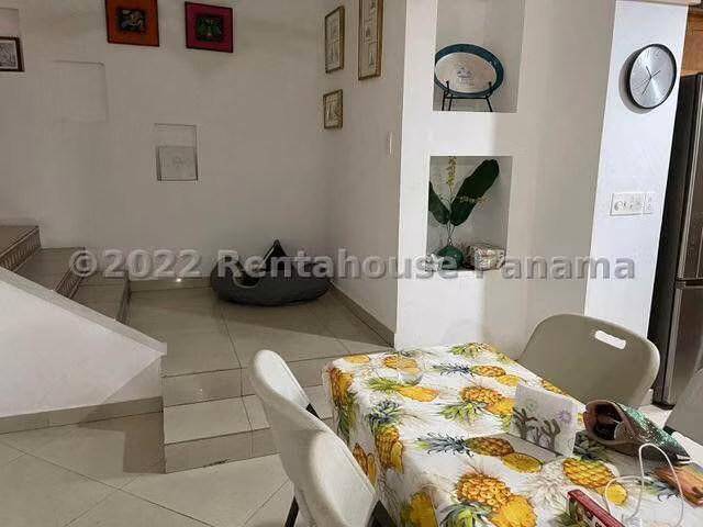 Venta de Casa con 420 m2 de Terreno en San Francisco 26-3313GG