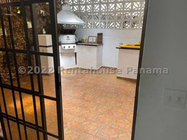Venta de Casa con 420 m2 de Terreno en San Francisco 26-3313GG