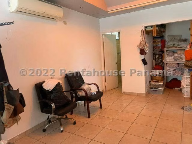 Venta de Casa con 420 m2 de Terreno en San Francisco 26-3313GG