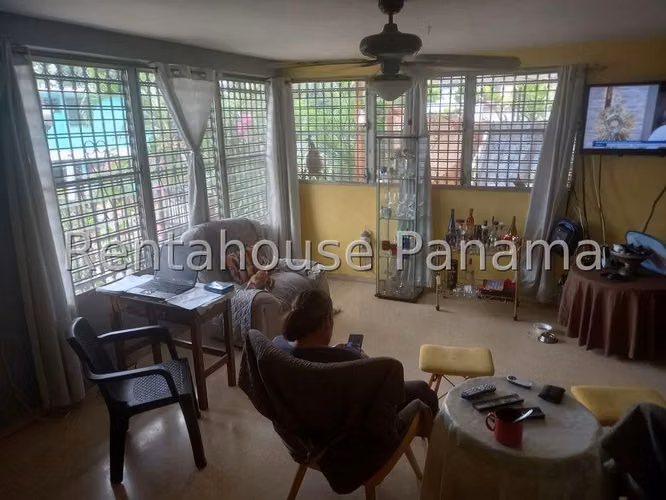 Venta de Casa con 350 m2 de Terreno en Betania 25-3230GG