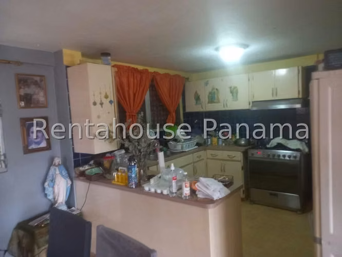 Venta de Casa con 350 m2 de Terreno en Betania 25-3230GG