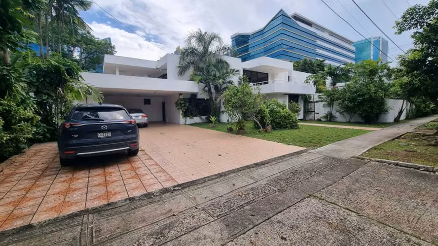 Venta de Casa en Obarrio, 950m2 de terreno