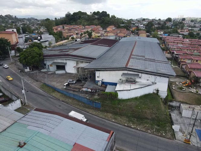 Venta de bodega industrial en Los Andes 8,988 mt2 a super ganga $534xmt2 - Imagen 4