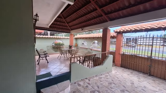 VENDO HERMOSA CASA EN CHANIS VIA PRINCIPAL IDEAL PARA NEGOCIO - Imagen 17