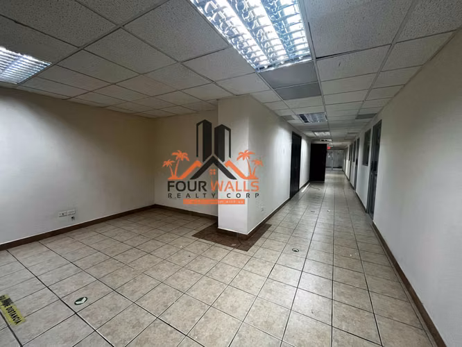 ALQUILER DE AMPLIA OFICINA EN OBARRIO – EDIFICIO VICTORIA PLAZA