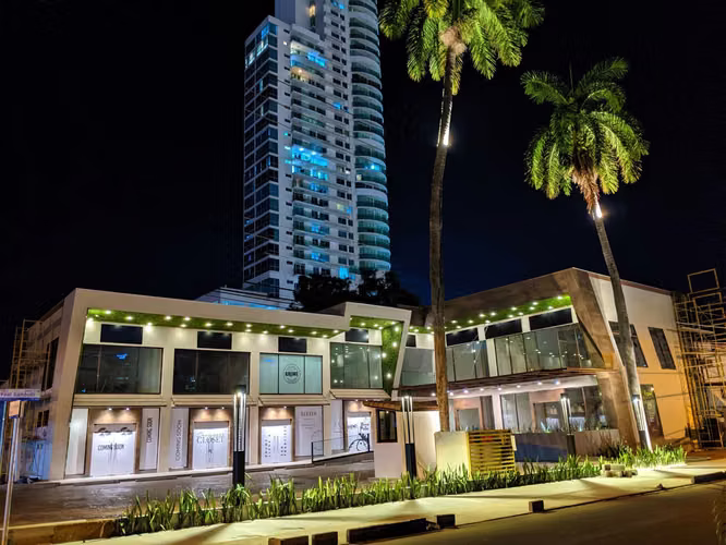 Se alquila local con terraza Plaza Corner 68 en San Francisco OV