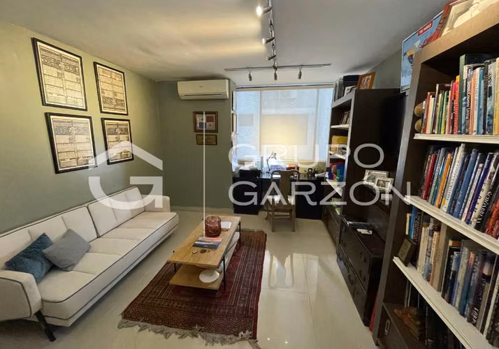 Venta de apartamento amoblado y remodelado en Avenida Balboa (PH Condesa del Mar)