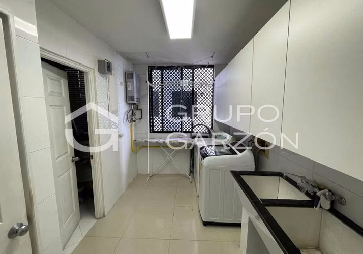Venta de apartamento amoblado y remodelado en Avenida Balboa (PH Condesa del Mar)