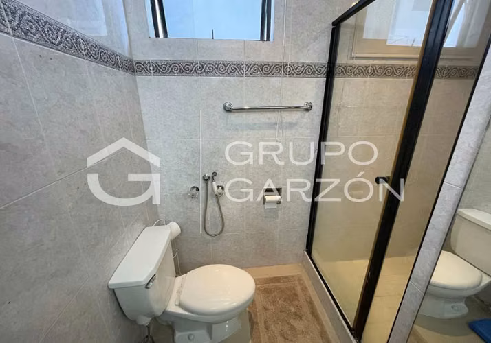 Venta de apartamento amoblado y remodelado en Avenida Balboa (PH Condesa del Mar)