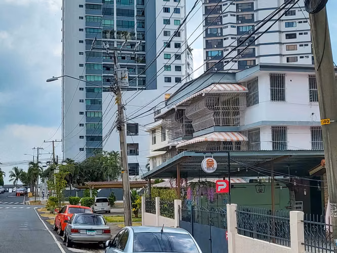 VENTA DE TERRENO CON CASA EN  COCO DEL MAR - Imagen 9