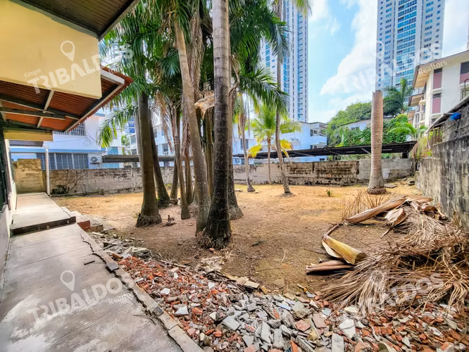 VENTA DE TERRENO CON CASA EN  COCO DEL MAR