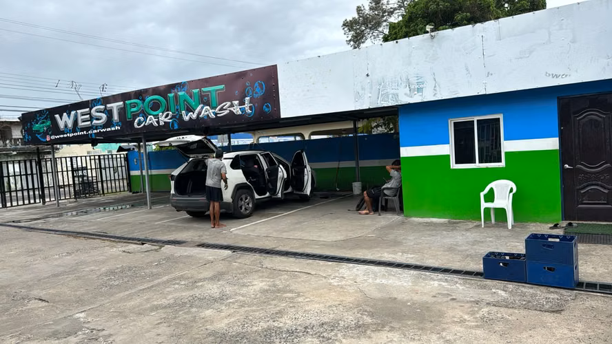 Venta de Terreno 1000 metros con Locales Comerciales