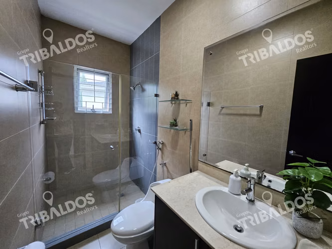 VENTA DE CASA EN DORADO VILLAGE EN CONDADO DEL REY
