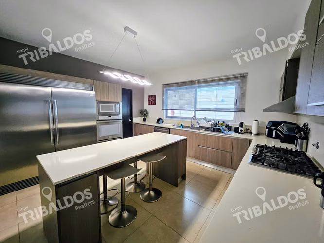 VENTA DE CASA EN DORADO VILLAGE EN CONDADO DEL REY