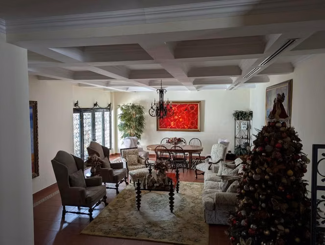 Hermosa residencia en Altos del Golf - Imagen 4