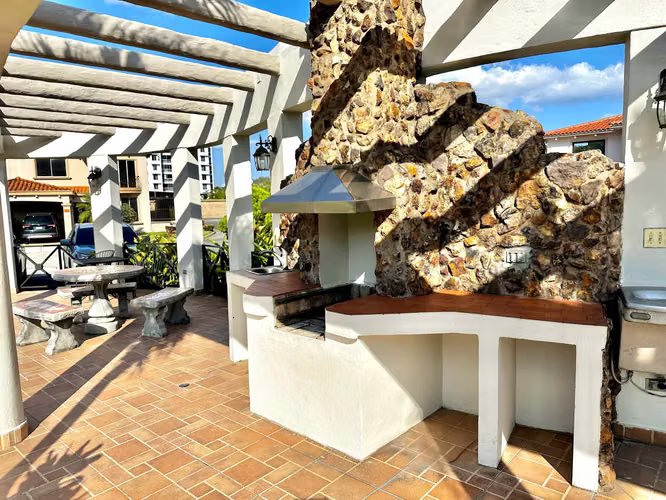 Se vende casa en Condado del Rey, Paseo Dorado