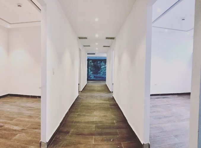 Alquiler de Edificio Comercial en Bella Vista, 705m2