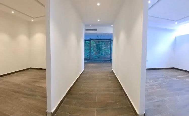Alquiler de Edificio Comercial en Bella Vista, 705m2