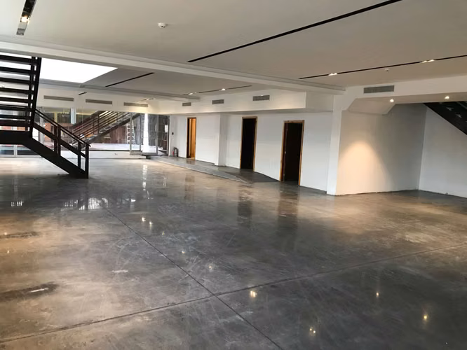 Alquiler de Edificio Comercial en Bella Vista, 705m2
